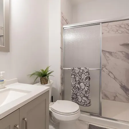 Villa Tranquil Town House With Parking And Laundry - Just 25 Minutes To Time Square! à Jersey City Extérieur photo