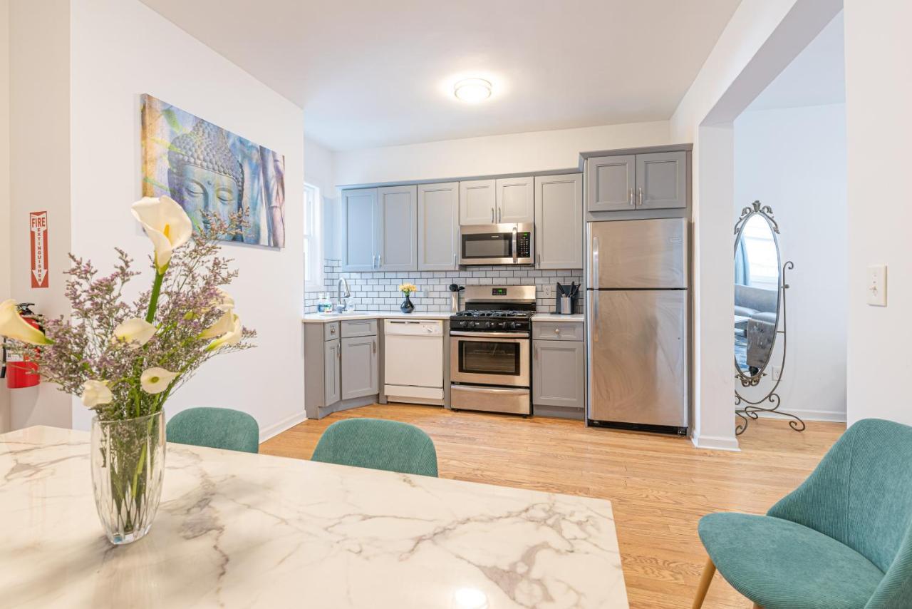 Tranquil Town House With Parking And Laundry - Just 25 Minutes To Time Square! Holiday home *