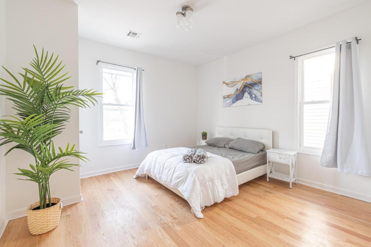 Holiday home Tranquil Town House With Parking And Laundry - Just 25 Minutes To Time Square! *