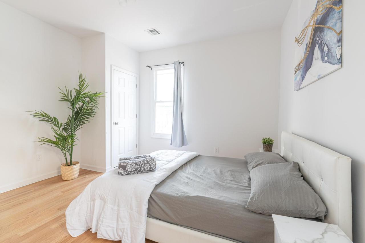 Holiday home Tranquil Town House With Parking And Laundry - Just 25 Minutes To Time Square! *
