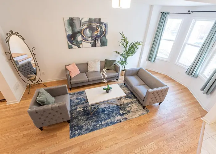 Tranquil Town House With Parking And Laundry - Just 25 Minutes To Time Square!