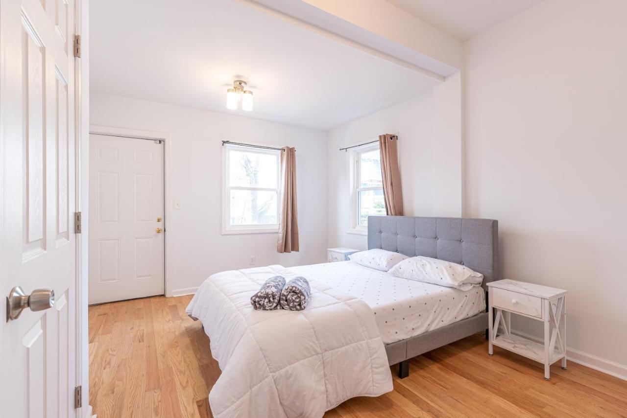 Tranquil Town House With Parking And Laundry - Just 25 Minutes To Time Square! Jersey City