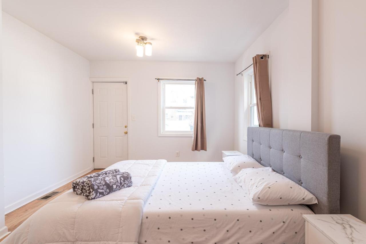 Tranquil Town House With Parking And Laundry - Just 25 Minutes To Time Square! Hébergement de vacances *