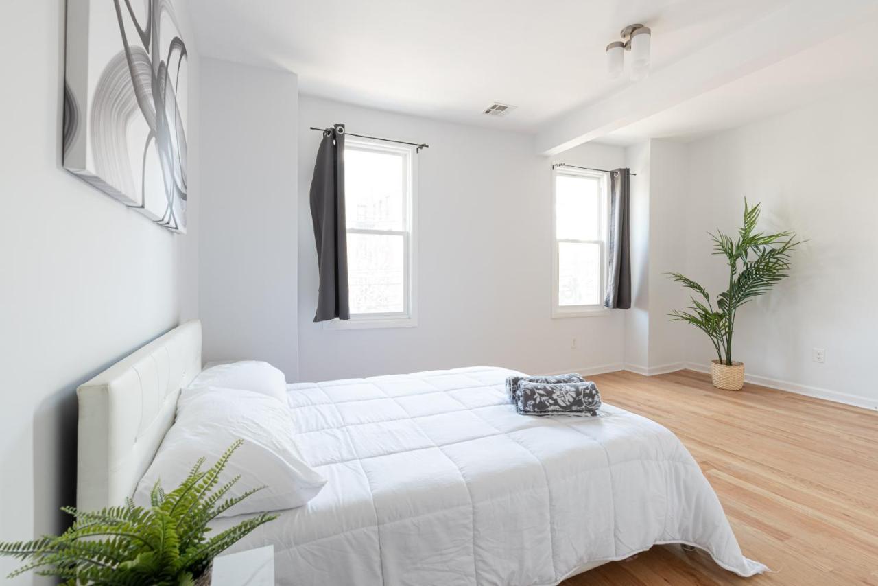 Hébergement de vacances Tranquil Town House With Parking And Laundry - Just 25 Minutes To Time Square!
