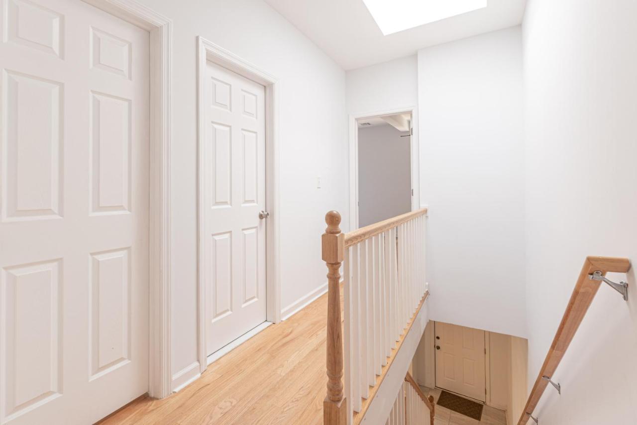 Hébergement de vacances Tranquil Town House With Parking And Laundry - Just 25 Minutes To Time Square! *