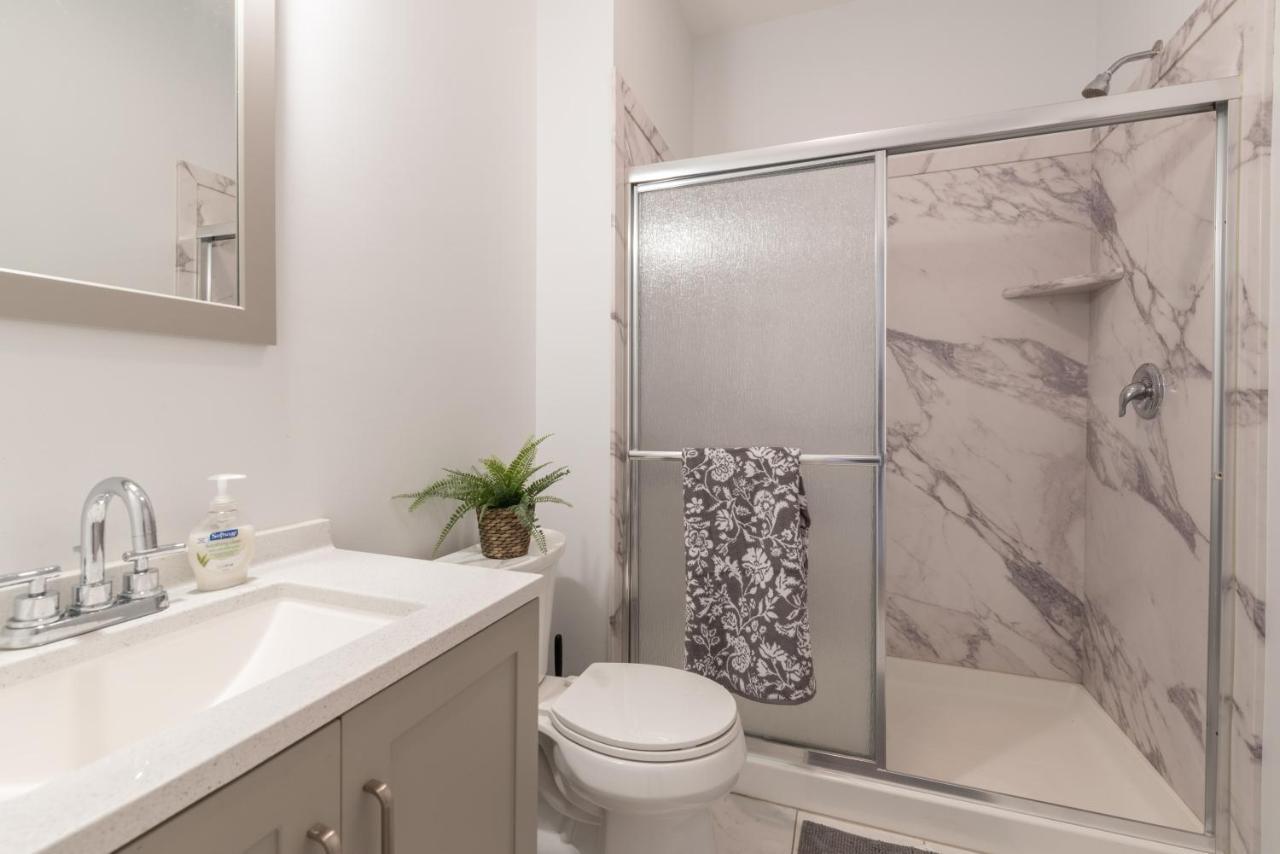 Tranquil Town House With Parking And Laundry - Just 25 Minutes To Time Square! Jersey City