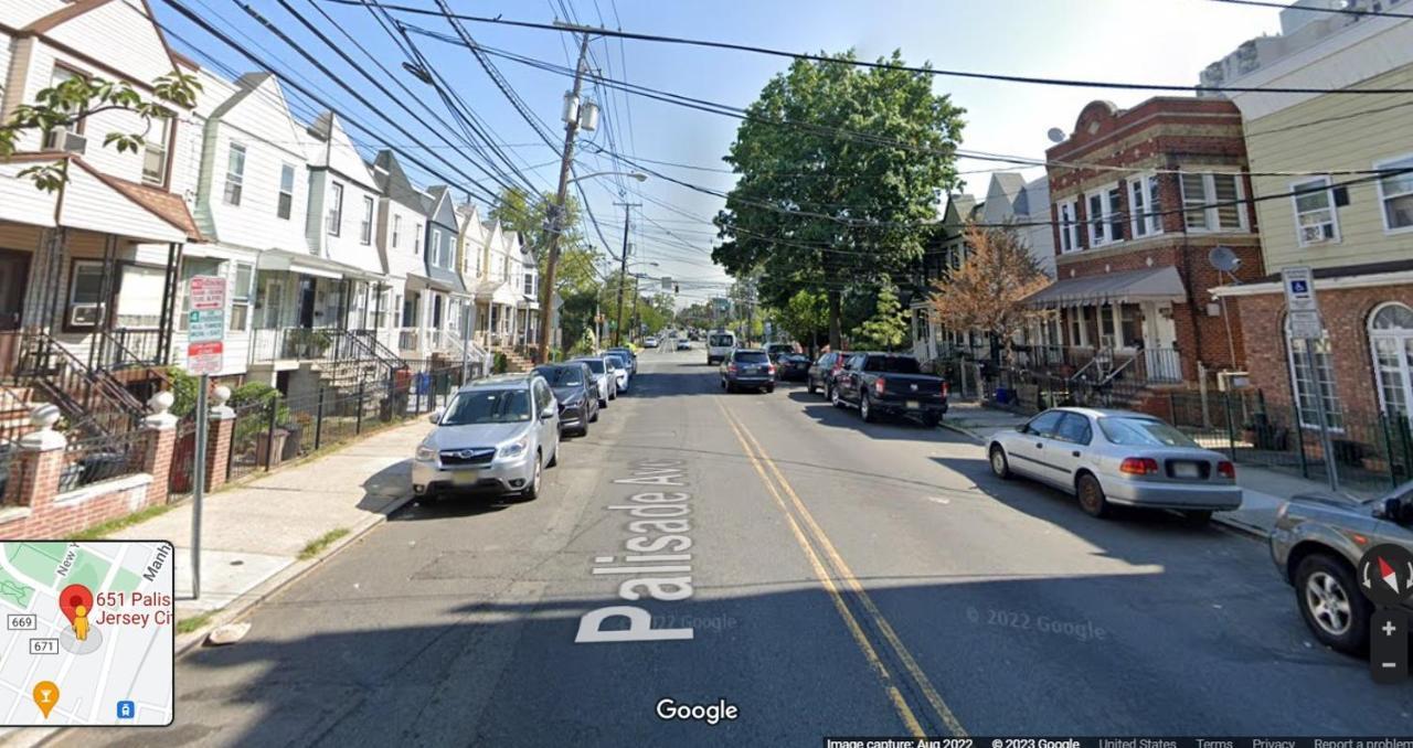 Tranquil Town House With Parking And Laundry - Just 25 Minutes To Time Square! * Jersey City