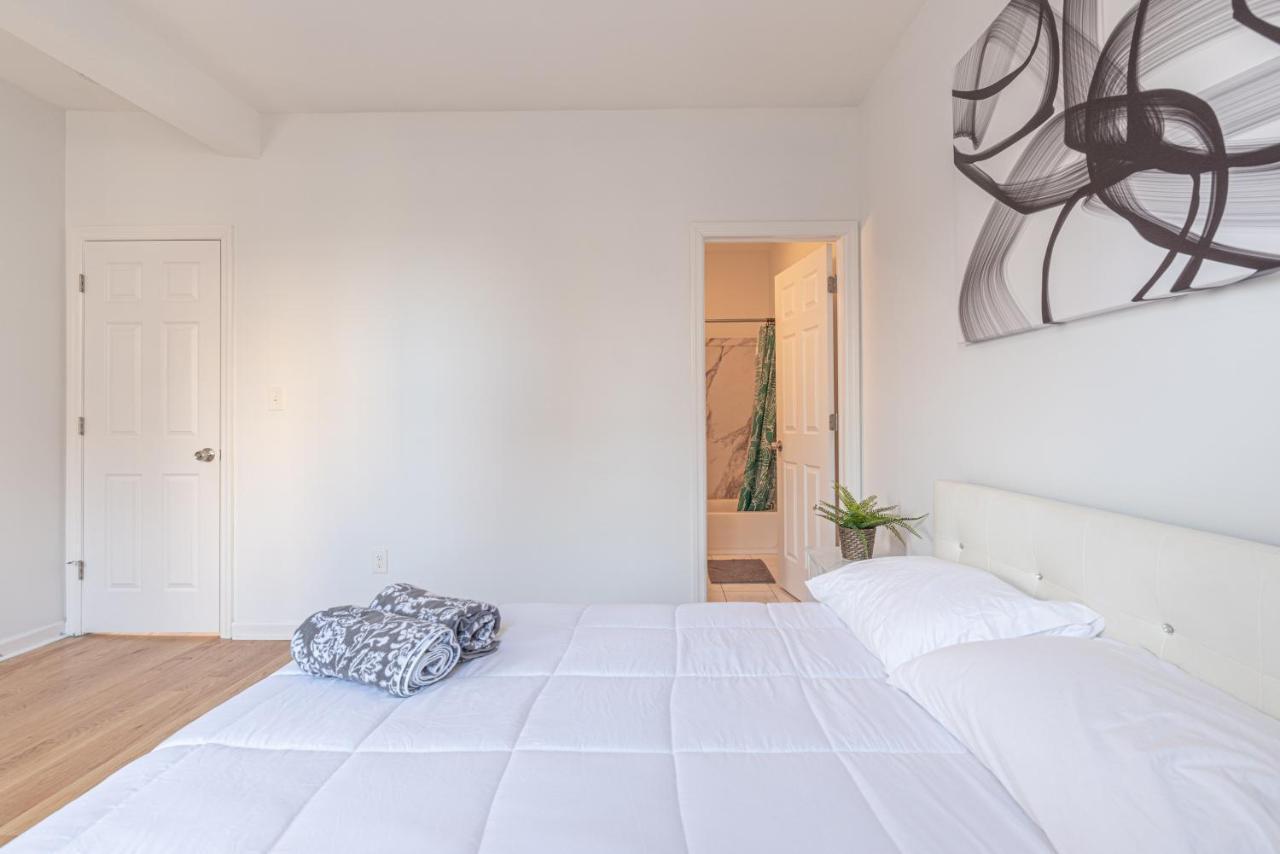 Tranquil Town House With Parking And Laundry - Just 25 Minutes To Time Square!