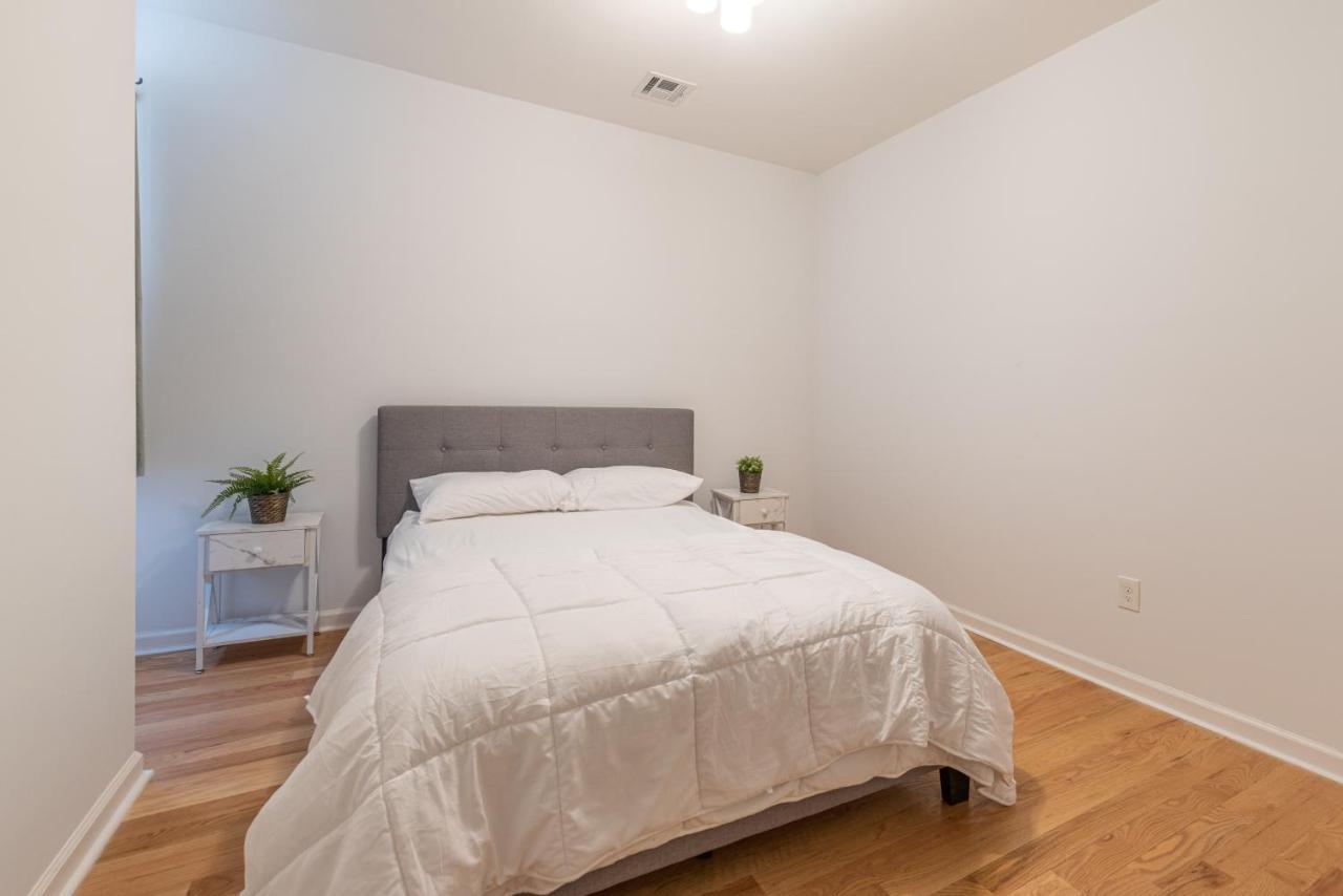 Hébergement de vacances Tranquil Town House With Parking And Laundry - Just 25 Minutes To Time Square!