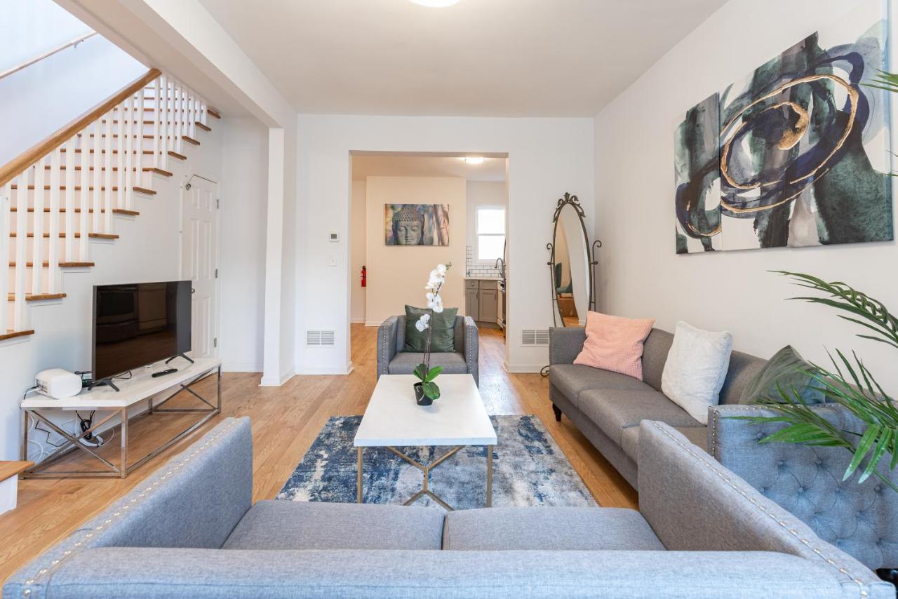 Tranquil Town House With Parking And Laundry - Just 25 Minutes To Time Square! Hébergement de vacances