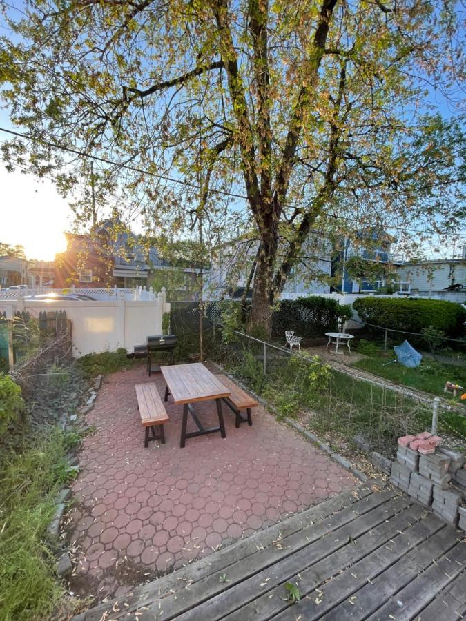 Tranquil Town House With Parking And Laundry - Just 25 Minutes To Time Square!