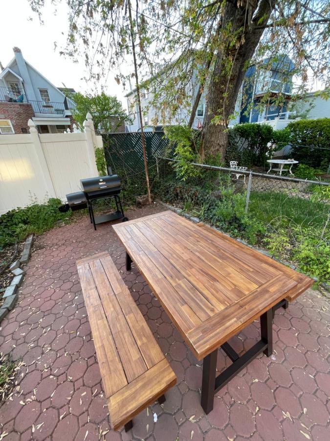 Tranquil Town House With Parking And Laundry - Just 25 Minutes To Time Square! Hébergement de vacances