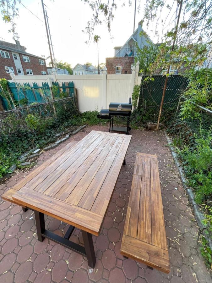 Tranquil Town House With Parking And Laundry - Just 25 Minutes To Time Square!